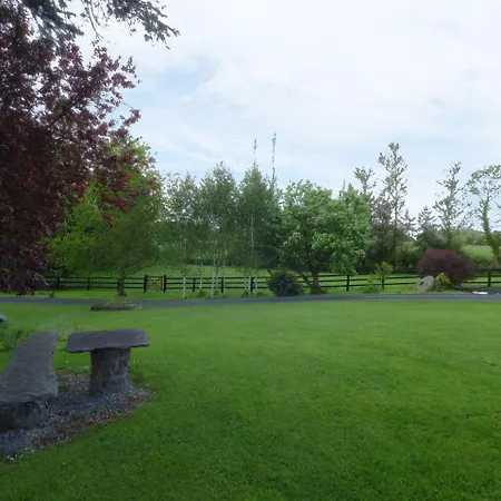 Maifield Nyaraló Mullennaglogh